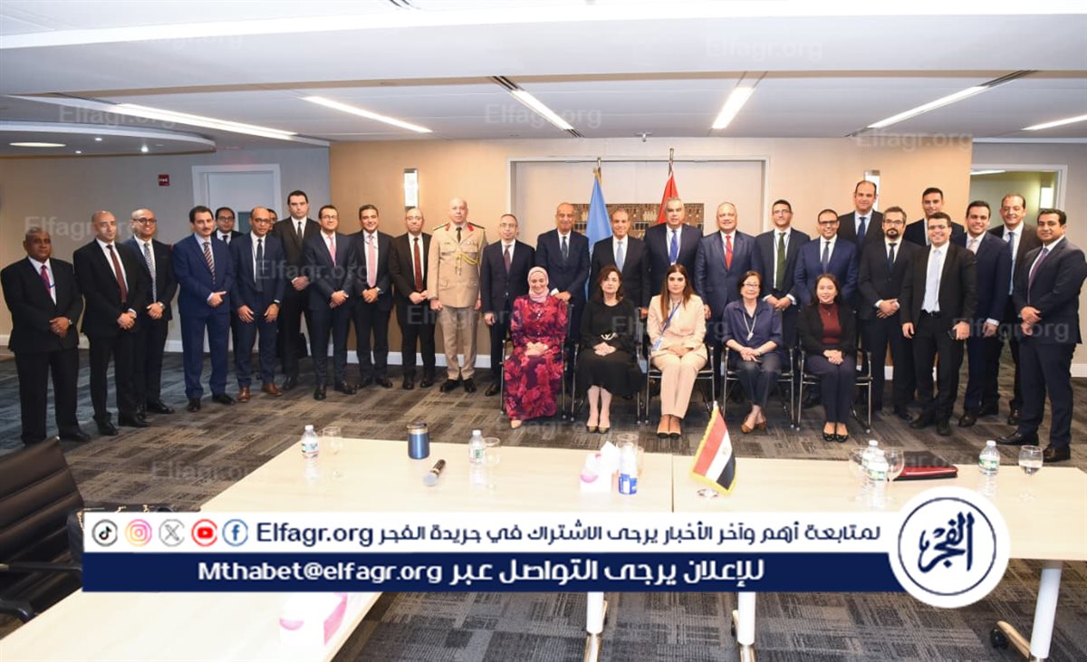 وزير الخارجية يلتقي صورة جماعية مع أعضاء البعثة الدائمة في الأمم المتحدة 