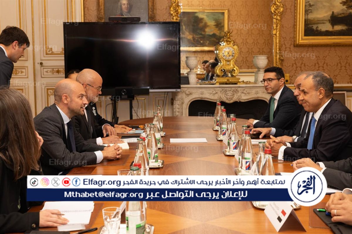 وزير الخارجية يبحث مع نظيره الفرنسي العلاقات الثنائية 
