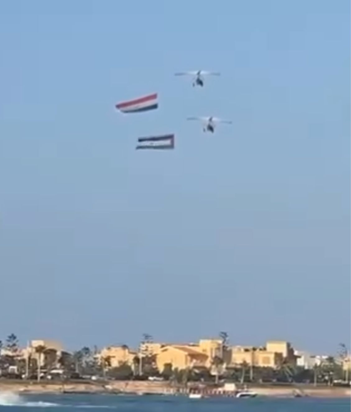 علم فلسطين بجوار العلم المصري في سماء شرم الشيخ