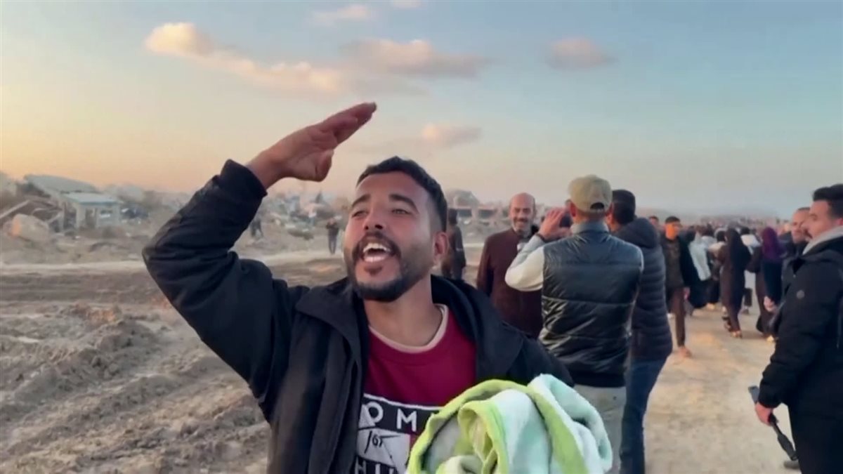 فرحة الفلسطينيين أثناء رجوعهم لقطاع غزة
