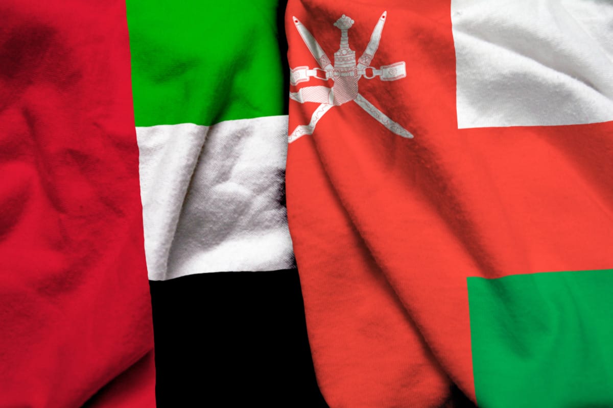 الإمارات وعمان 