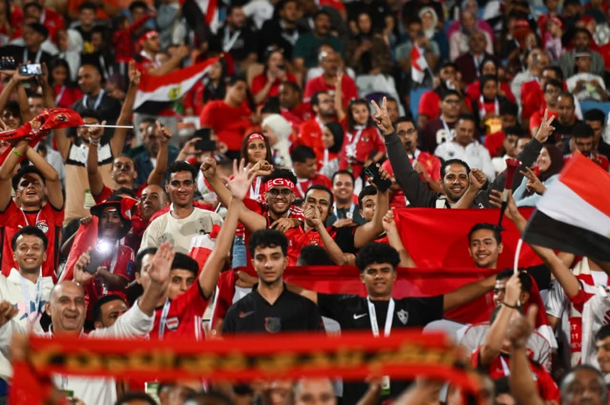 جماهير منتخب مصر من ملعب المباراة قبل الاحتفال بالتأهل