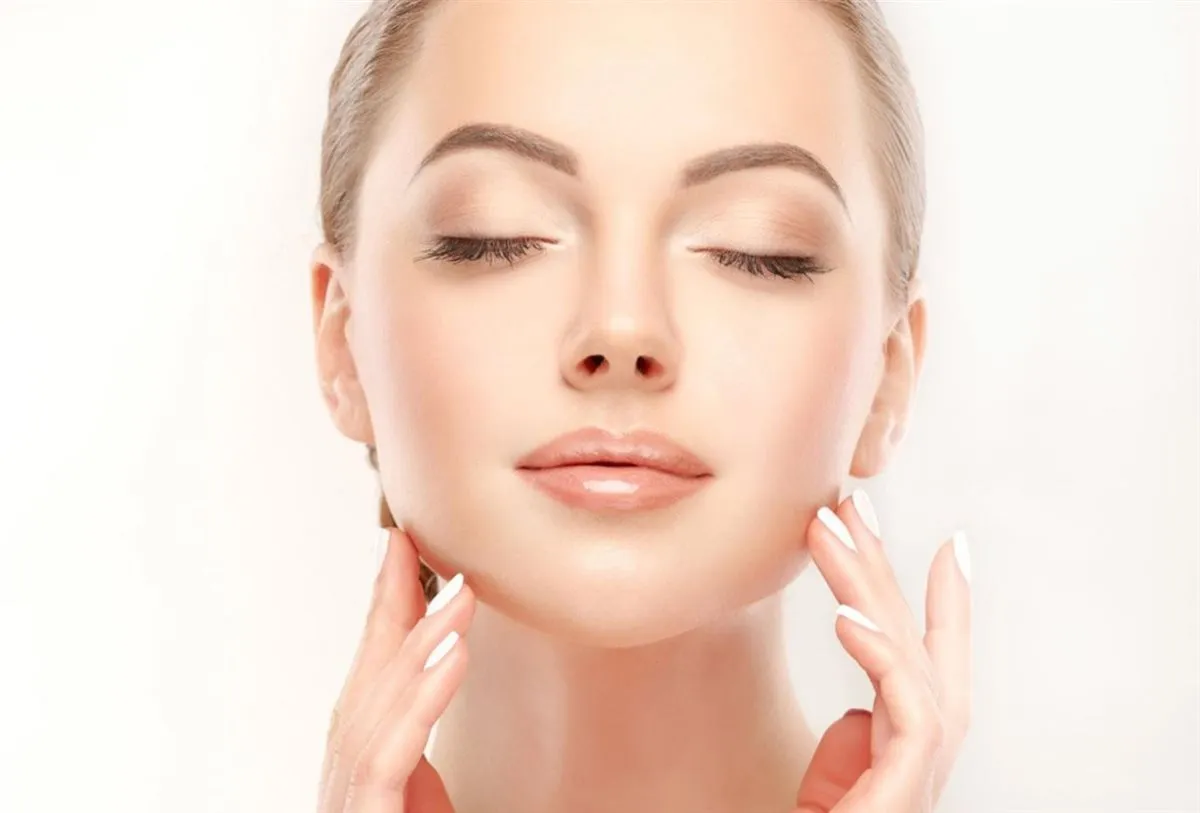 <strong>العناية بالبشرة: أسرار النضارة والجمال بخطوات بسيطة ونتائج مذهلة</strong>