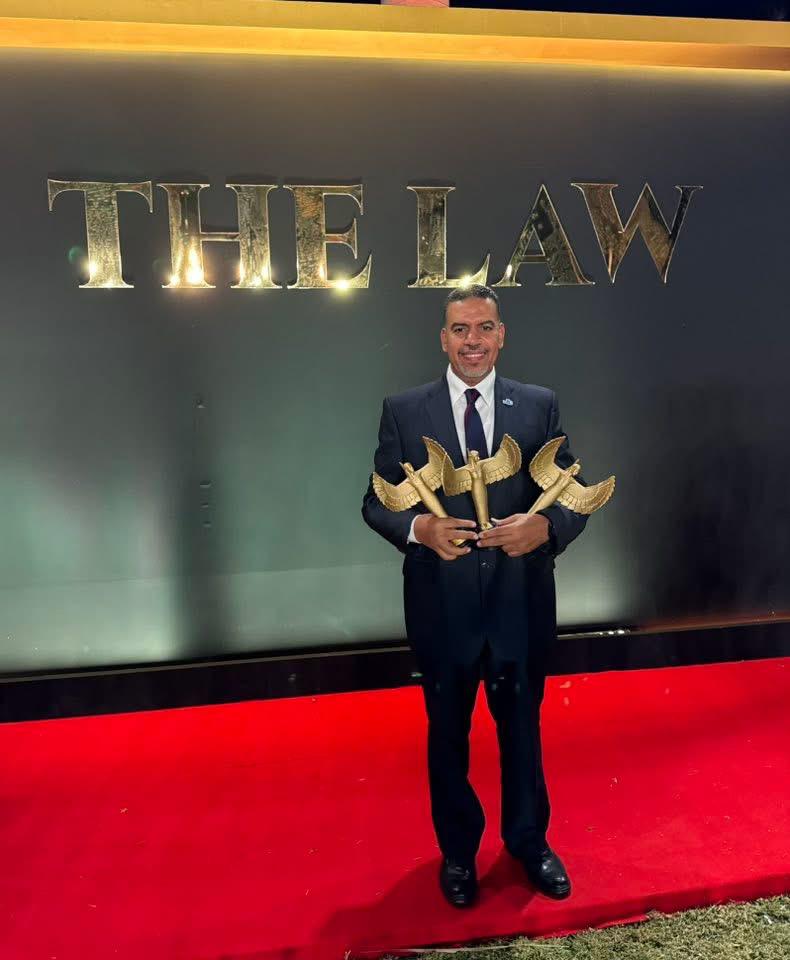 <i>الإدارة القانونية بـ CIB تتألق في احتفالية The Law وتحصد ثلاث جوائز تعكس ريادتها في السوق المصري</i>