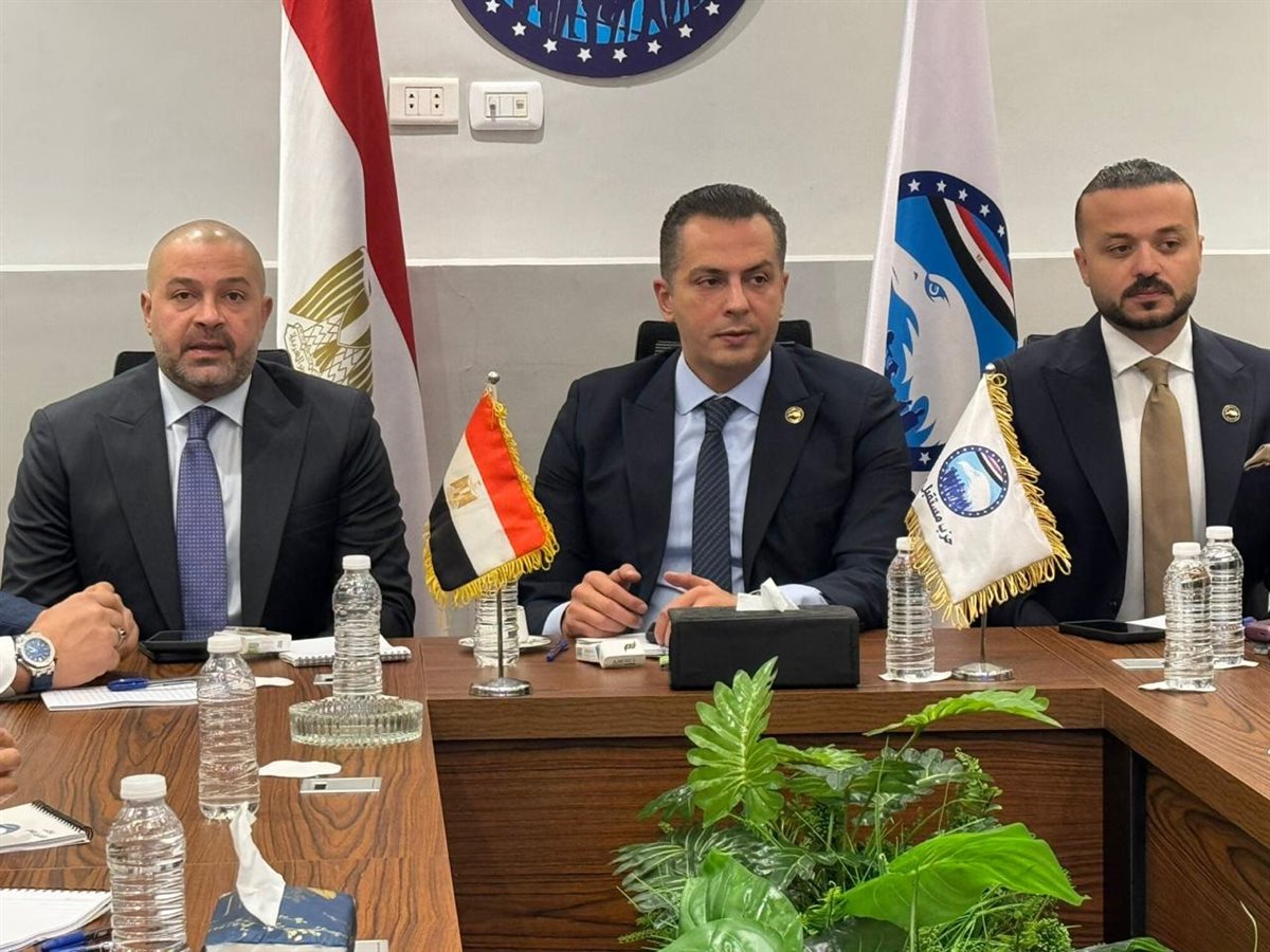 <i>نائب رئيس حزب مستقبل وطن يتفقد غرفة العمليات المركزية لمتابعة التحضيرات لانتخابات برلمان 2025</i>