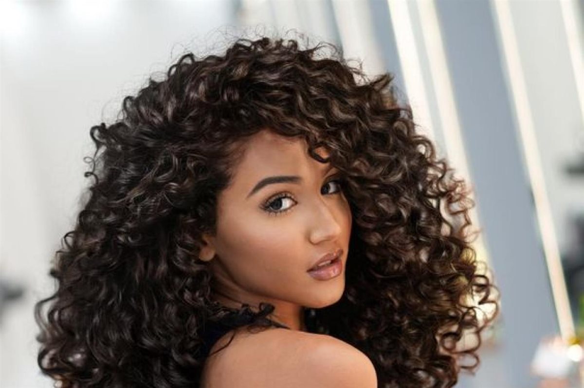 <strong>نصائح ذهبية للعناية بالشعر بطرق طبيعية في المنزل</strong>