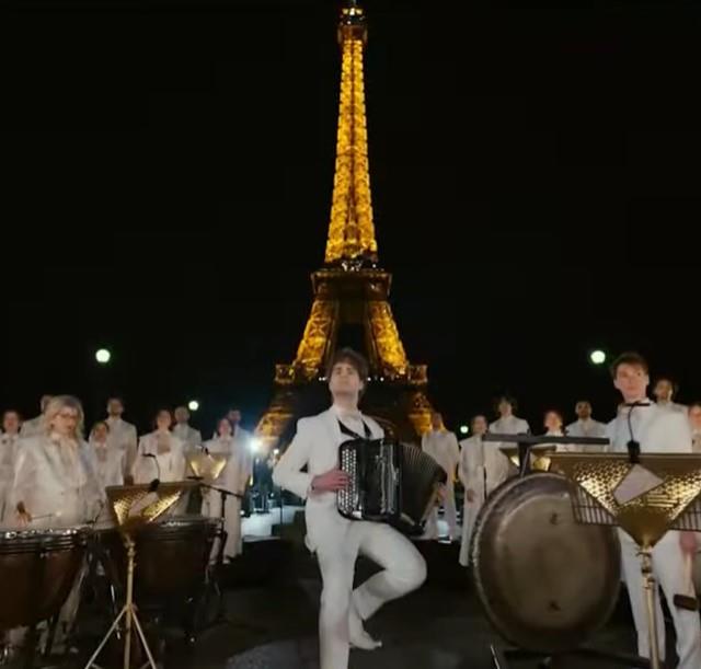 عروض فنية وضوئية مذهلة تُبهِر الحضور في افتتاح المتحف المصري الكبير