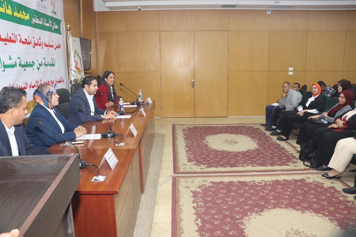 «مشوار» تقدم 29 منحة دراسية لطلاب كليات القمة ببني سويف