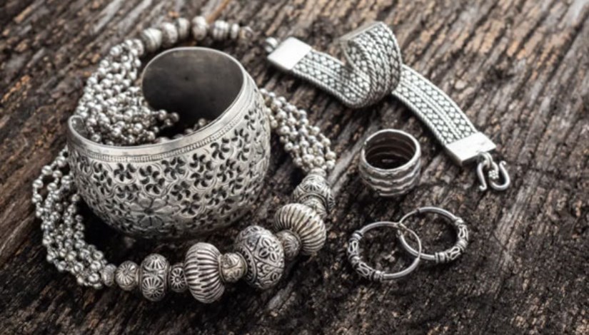 عاجل | استقرار نسبي في أسعار الفضة اليوم الجمعة 7 نوفمبر 2025 وسط ارتفاع عالمي طفيف