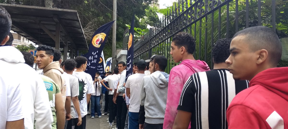 جانب من توافد المواطنين 