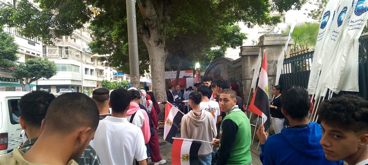 جانب من توافد المواطنين