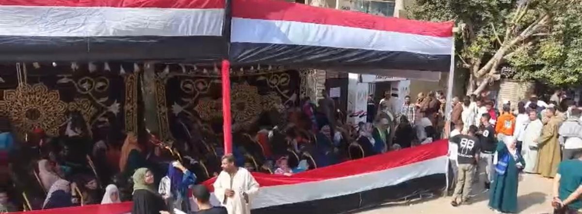 شباب وسيدات البدرشين والعياط يتوافدون بأعداد كبيرة على لجان النواب