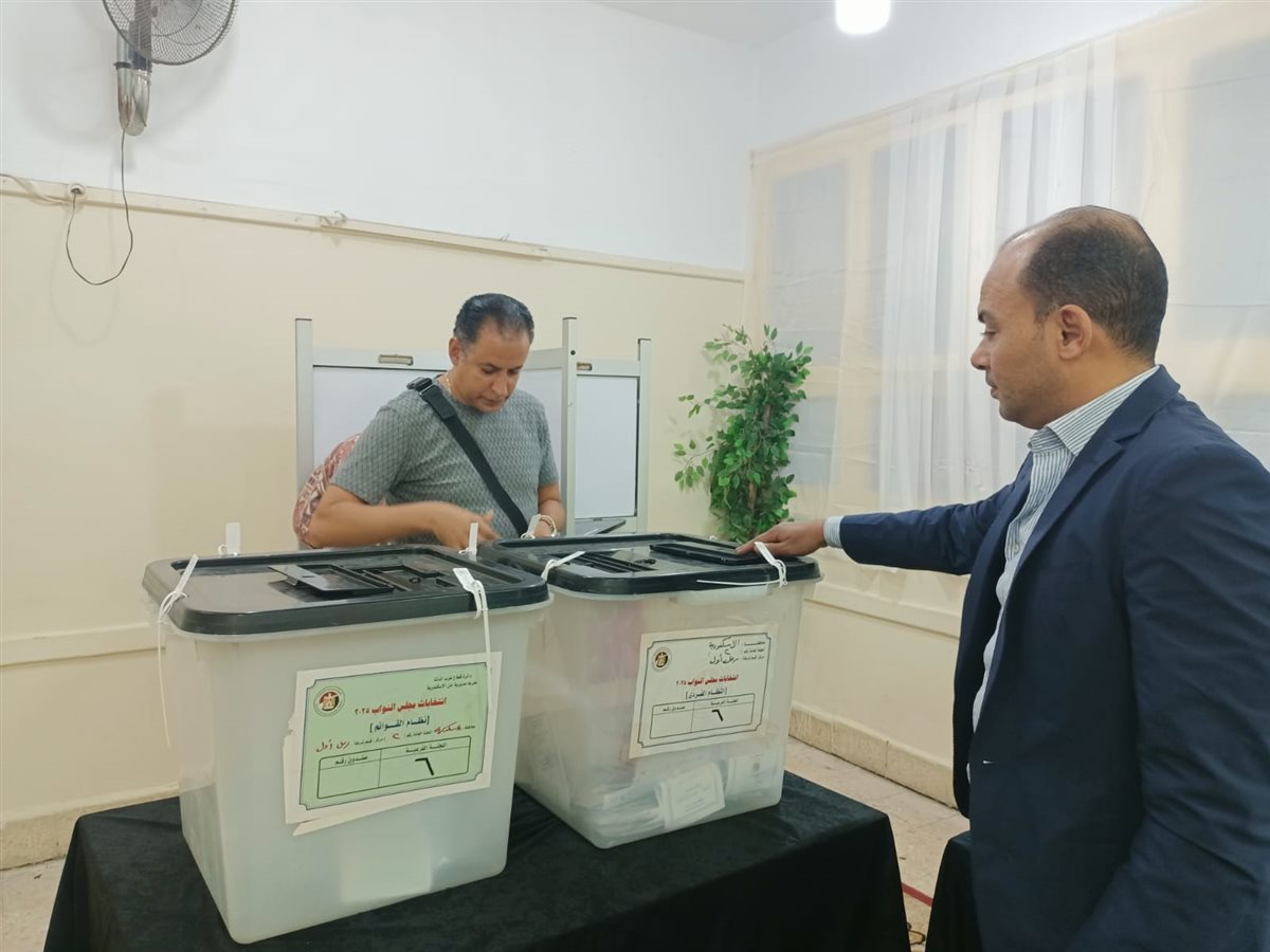 جانب من لجان الاقتراع