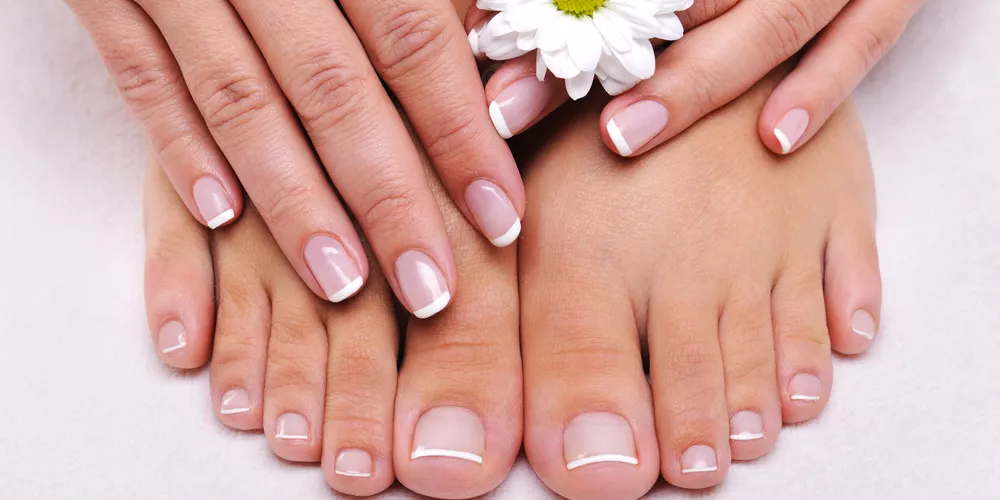 العناية باليدين والأظافر في فصل الشتاء: كيف تحافظين على النعومة والجمال رغم البرد؟