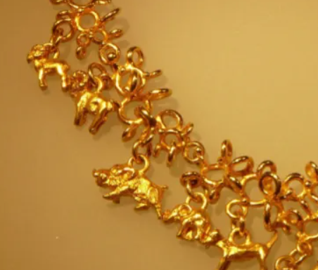 المخاطر التسويقية، حيث قد يؤدي التسويق المكثف للذهب الخفيف والصلب إلى تضليل المستهلك حول المتانة الفعلية مقارنة بالذهب التقليدي.