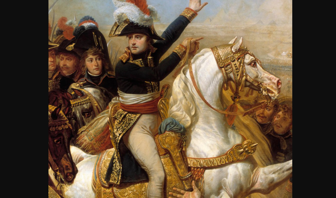 لوحة لنابليون بونابرت وسط عدد من الضبط والجنود