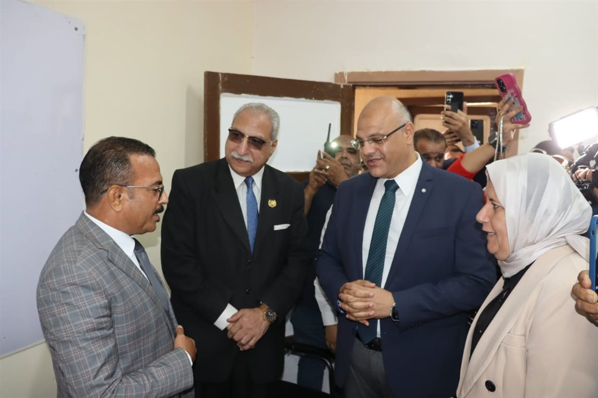 محافظ القليوبية يطمئن على العملية الانتخابية