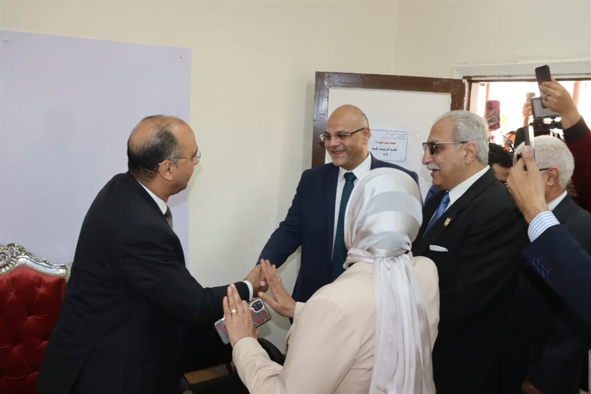 محافظ القليوبية يتابع الانتخابات