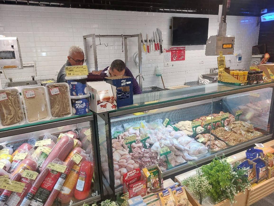 جانب من الحمله التموينية على الأسواق