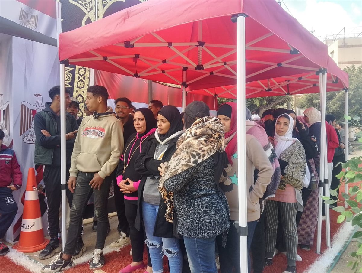 جانب من اللجنة