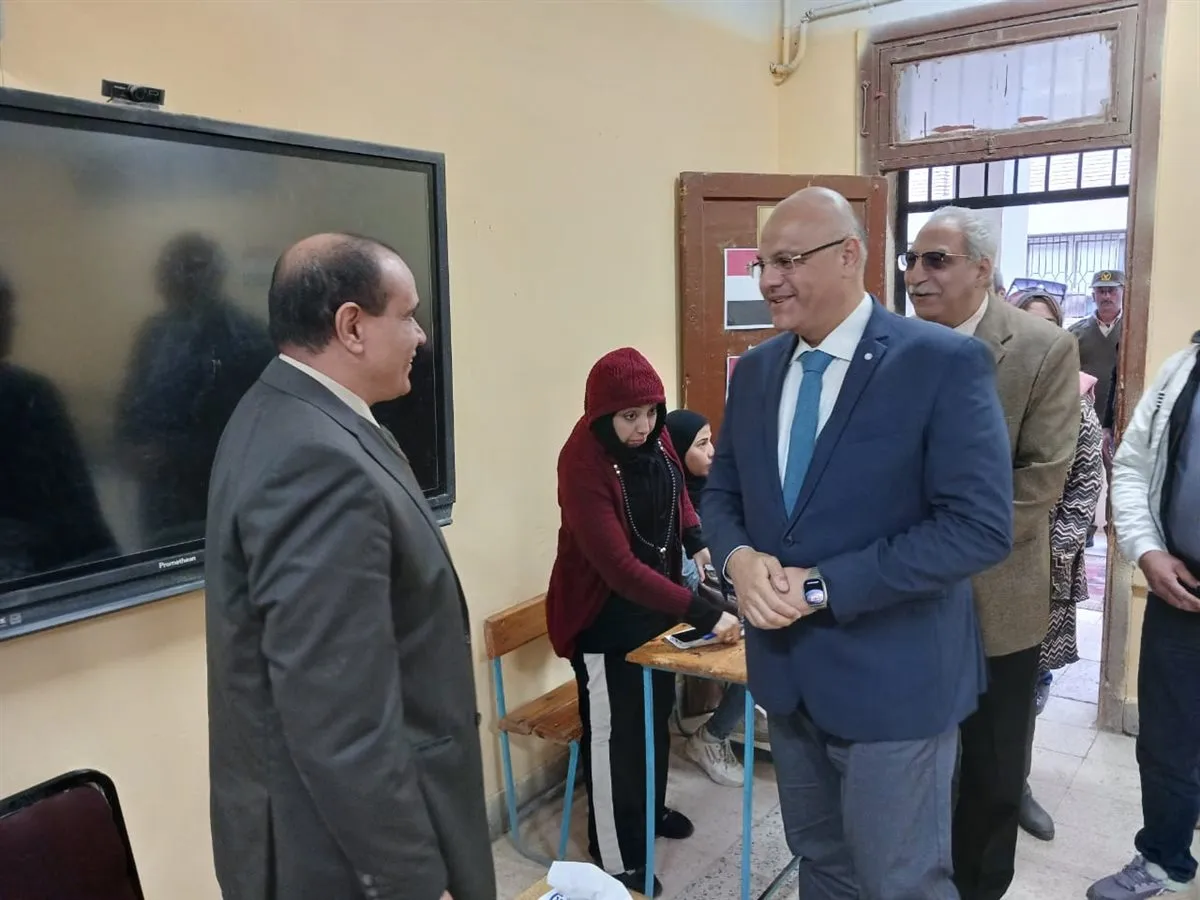 محافظ القليوبية داخل اللجان