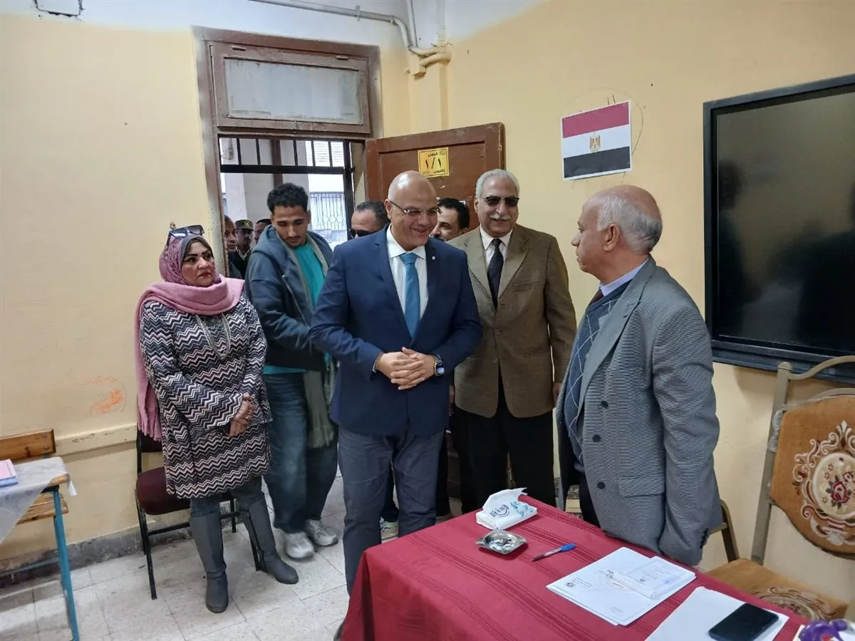 محافظ القليوبية يتفقد اللجان الانتخابية
