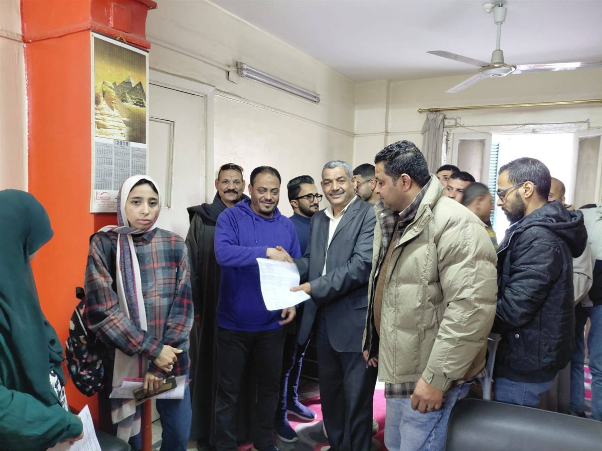 تسليم 14 عقد عمل لذوي الهمم ببني سويف