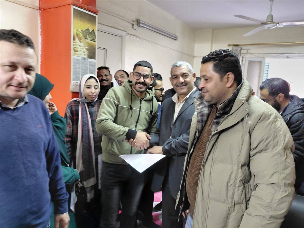 تسليم 14 عقد عمل لذوي الهمم ببني سويف