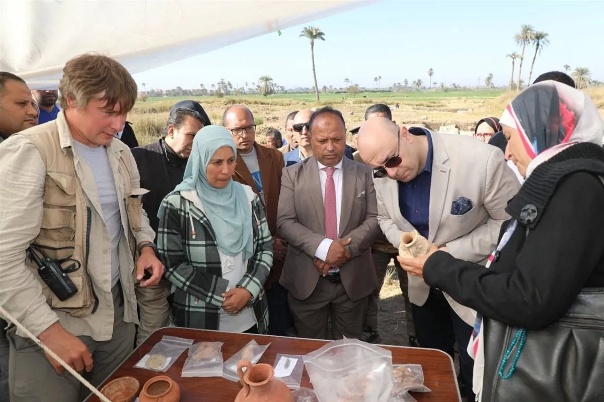 محافظ بني سويف مع البعثة&nbsp;