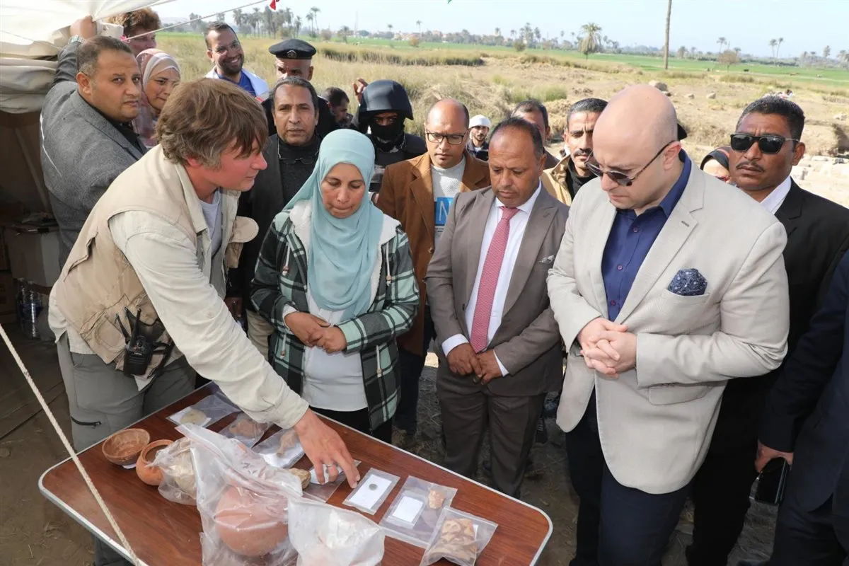 محافظ بني سويف يتفقد أعمال ترميم معبد بطليموس الثاني