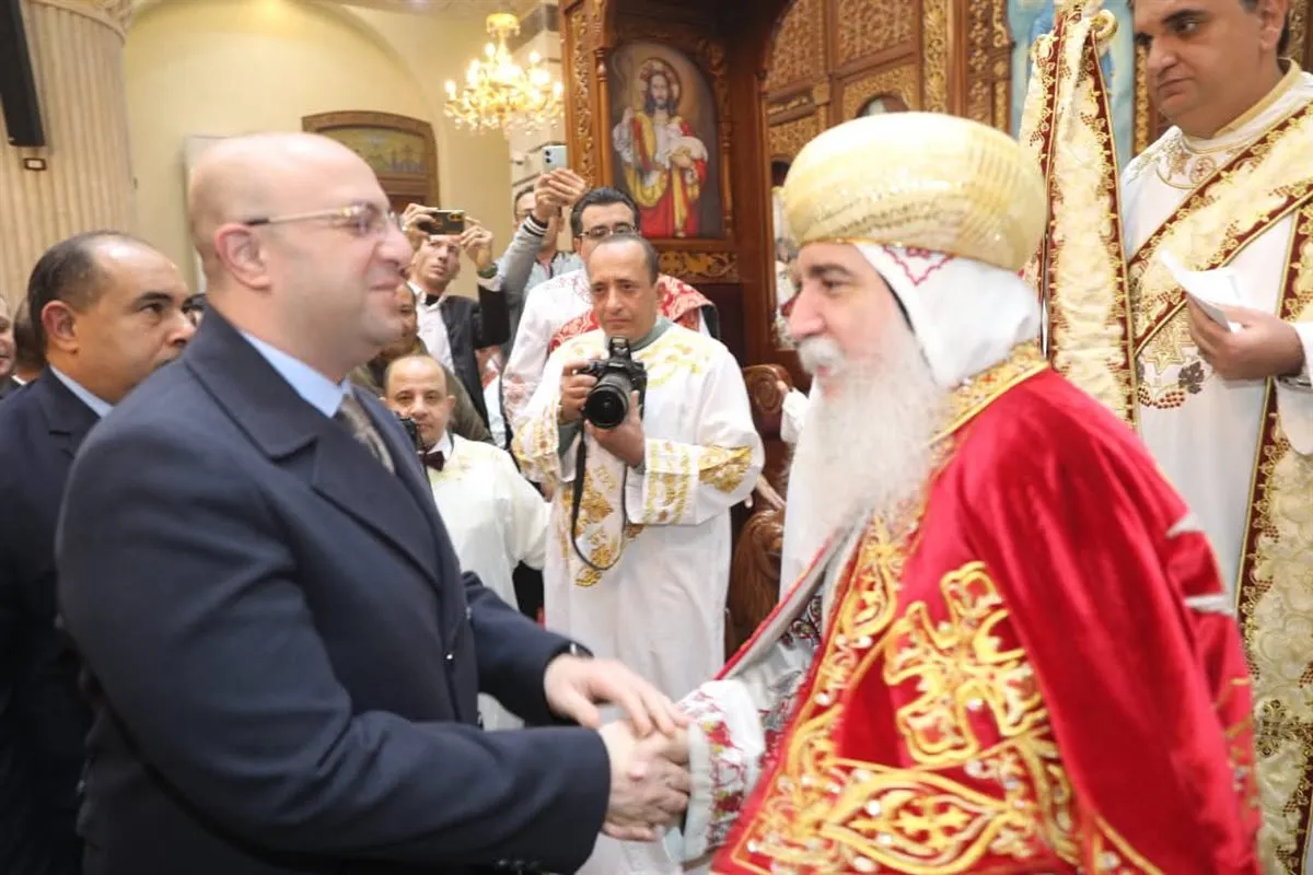 محافظ بني سويف داخل الكنيسة