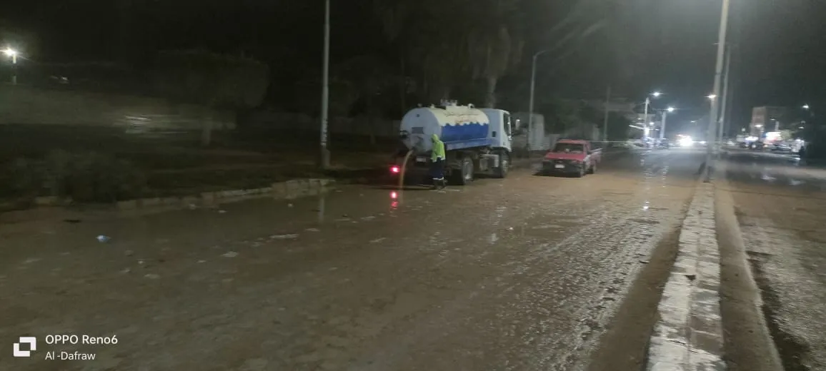 جانب من متابعة المحافظة لتداعيات النوة&nbsp;