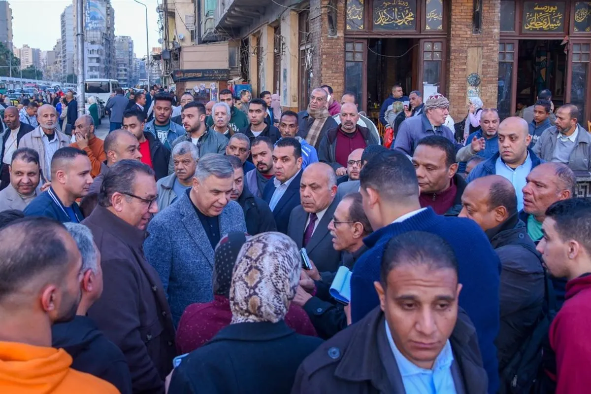 خلال استماعه لشكاوى المواطنين