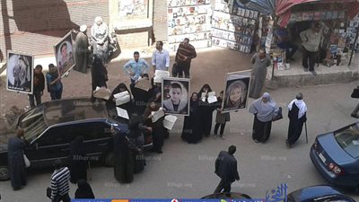 وقفة احتجاجية لأهالي ضحايا «كفر خضر» أمام محكمة طنطا للمطالبة بالقصاص.. (صور)