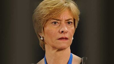 وزيرة الدفاع الإيطالية تطالب بضم كافة الأطراف إلى العملية السياسية في ليبيا