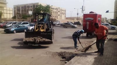 رئيس الضواحى ببورسعيد يقود حملة نظافة مكثفة بمحيط مديرية التربية والتعليم.. (صور)   