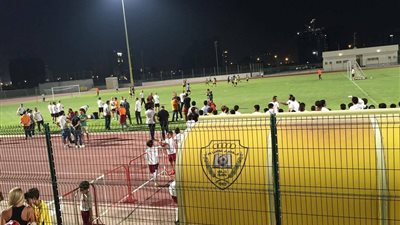 الجماهير تتنافس لالتقاط صور مع 