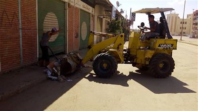 حملة موسعة لرفع المخلفات بمنطقة الحرفيين في بورفؤاد (صور)