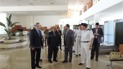 مدير أمن مطروح يتفقد مطار العلمين ويشهد تدريب لتأمين زائري المحافظة