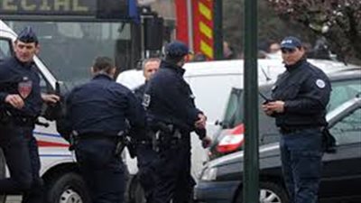 موظفة فرنسية بمطار شارل ديجول تعرب عن ندمها 