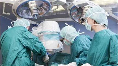 عملية جراحية لشخص ابتلع جهاز موبايل في أيرلندا  