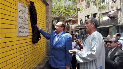 محافظ القليوبية يشارك في رفع لافتة الشهيد النقيب إيهاب جورجي معاون مباحث الخانكة على مدرسة الخصوص (صور)