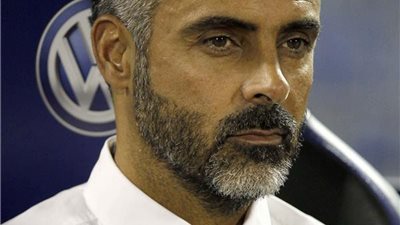 التعاون السعودي يوضح حقيقة رحيل مدربه