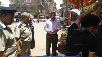 حملة لرفع الاشغالات وتحقيق الانضباط  بشبين القناطر بمشاركة قوات الشرطة (صور)