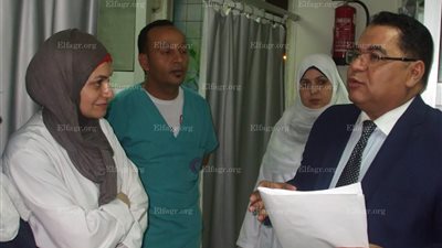 تحويل طبيبين للتحقيق خلال زيارة وكيل صحة الشرقية لمستشفى القنايات (صور)