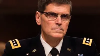 استعداداً لغزو الرقة.. قائد القيادة المركزية الأمريكية في زيارة مفاجئة لسوريا