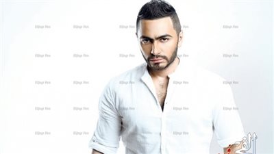 سيدة تكشف مفاجأة حول علاقة تامر حسني بـ