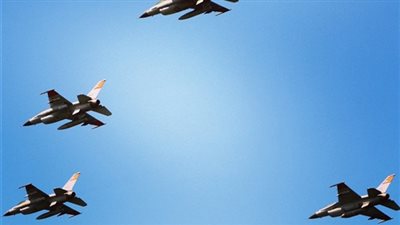 الطائرات الحربية تحتفل لزيارة السيسي لدمياط