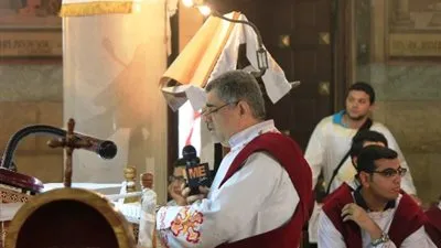 نائب البابا تواضروس يترأس صلاة جنازة شهداء الطائرة المنكوبة بالكاتدرائية..(فيديو)