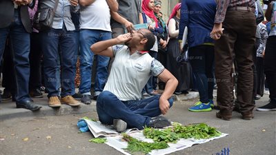 وقفة لحاملي الماجيستير والدكتوراه أمام مجلس الوزاراء للمطالبة بالتعيين (صور)